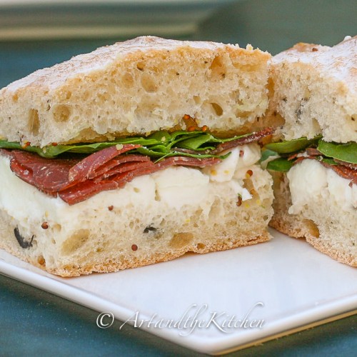 Sendvic Ciabatta pastrami